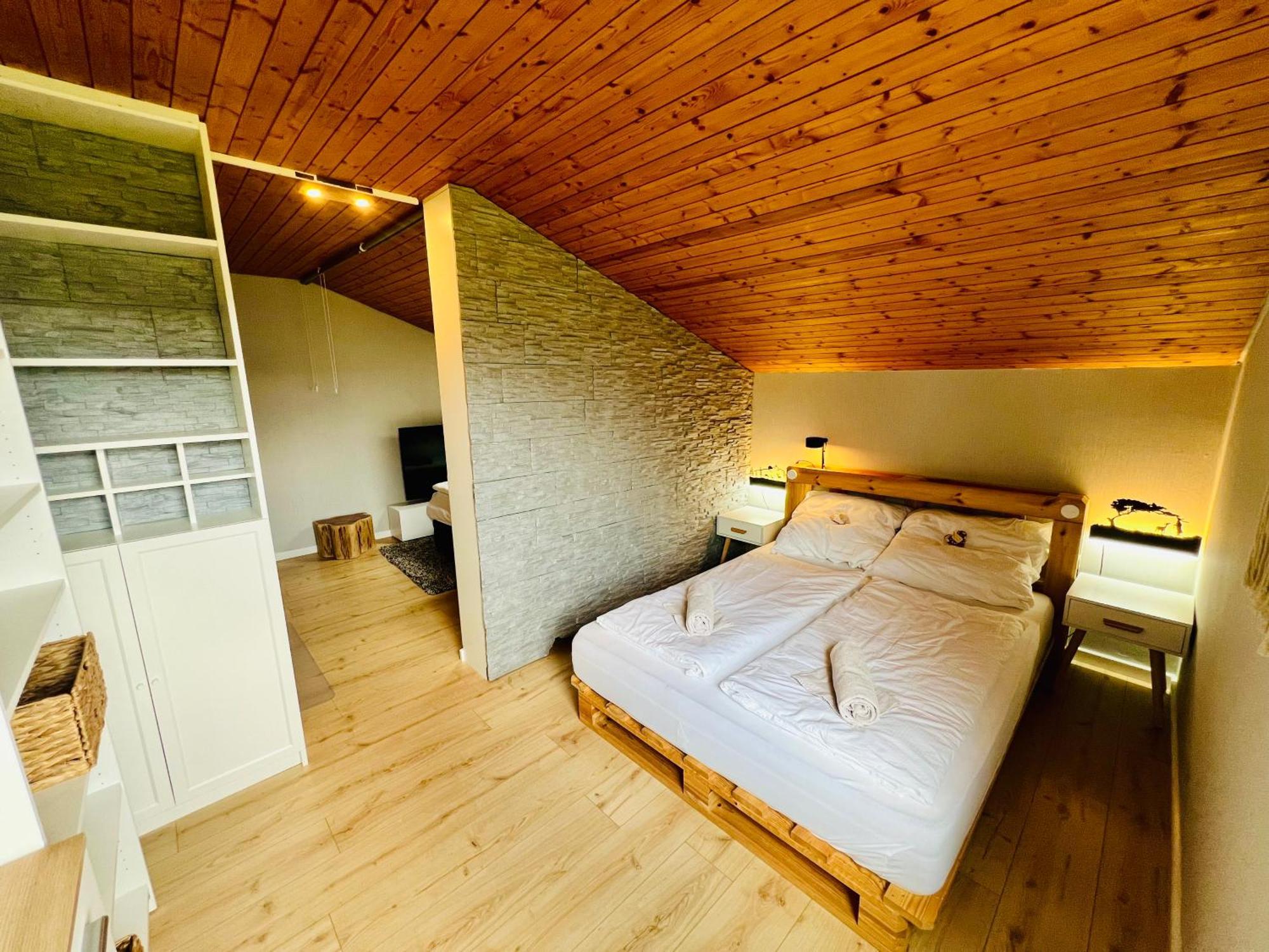 Mitten Im Schwarzwald Mit Infrarot-Sauna Und Garagenparkplatz Schönwalde Exterior foto